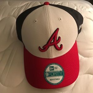 Atlanta Braves men’s Velcro adjustable cap